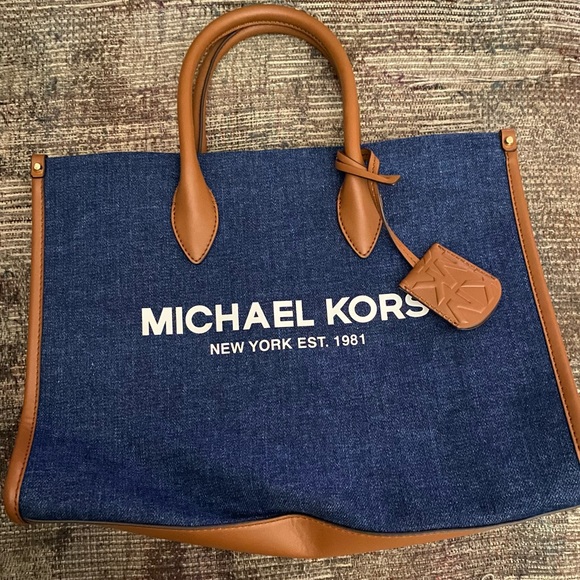 Michael Kors blue and brown logo-print canvas tote. - Picture 4 of 12